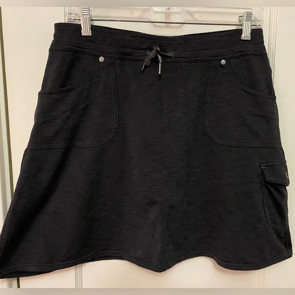 KUHL medium cargo skort in charcoal. - Picture 3 of 10